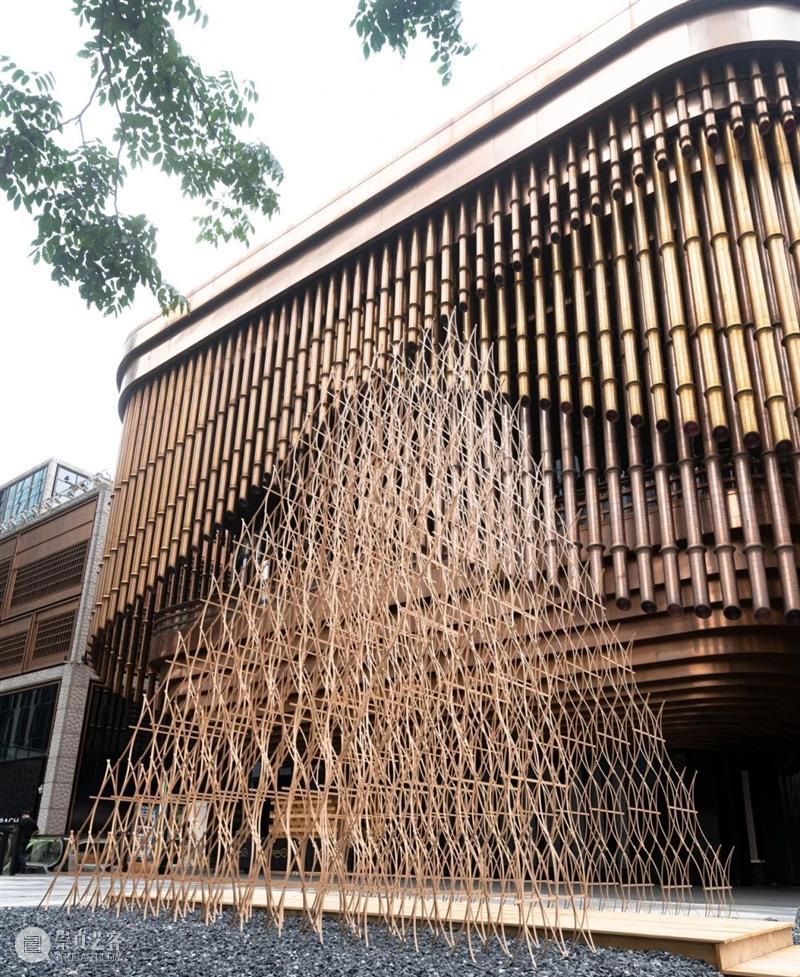 五感的建筑|紫砂、竹条、石砾…从“触觉”出发,感受隈研吾的建筑语言 上海复星艺术中心 隈研吾 五感 建筑 触觉 紫砂 语言 石砾 现场 上海复星艺术中心 木头 崇真艺客